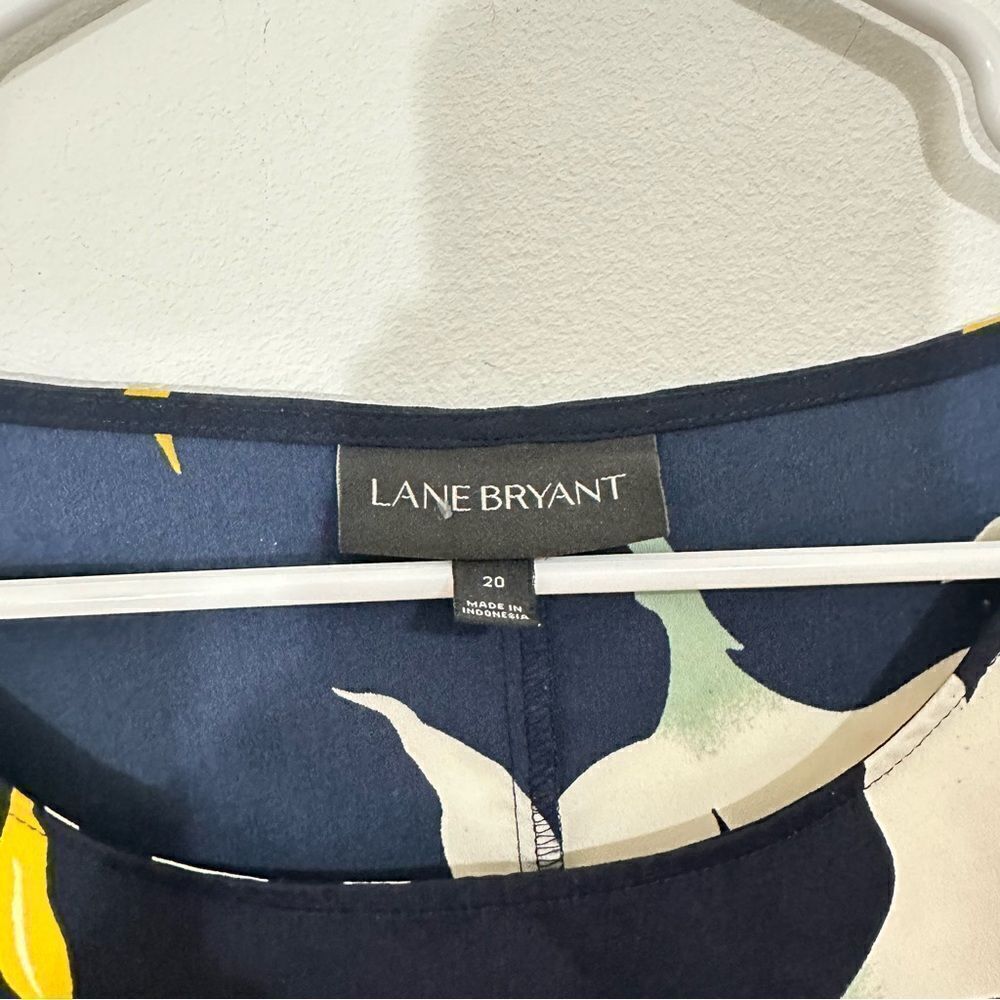 Lane Bryant Navy‎ Floral Tshirt Blouse Tropical Silky 20 - Picture 3 of 5